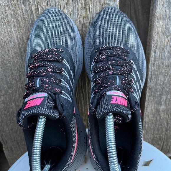 Nike Woman's Run Swift Sneaker | Size 7 - Picture 4 of 8